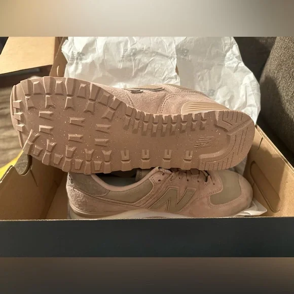 New Balance Women's Beige Sneakers - Picture 2 of 3